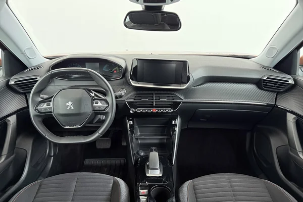Peugeot E-2008 (2021) — foto 8 van 31