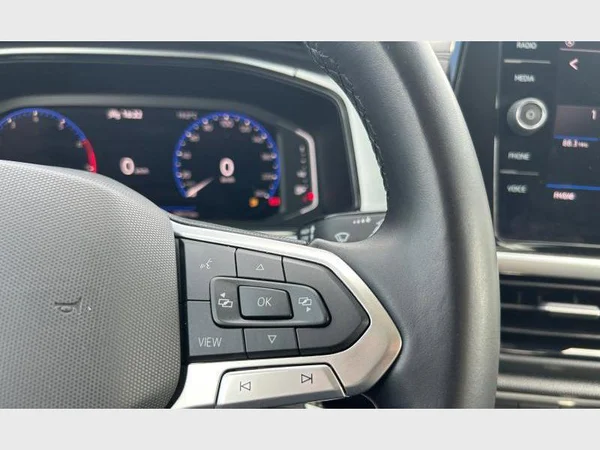 Volkswagen T-Roc (2022) — foto 16 van 29