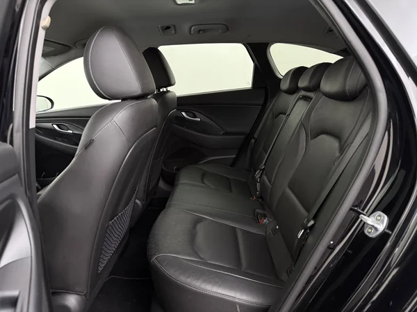 HYUNDAI i30 (2019) — foto 5 van 30