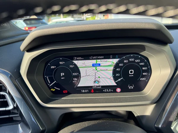 AUDI Q4 Sportback e-tron (2025) — foto 6 van 24