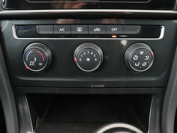 VOLKSWAGEN Golf (2018) — foto 13 van 23