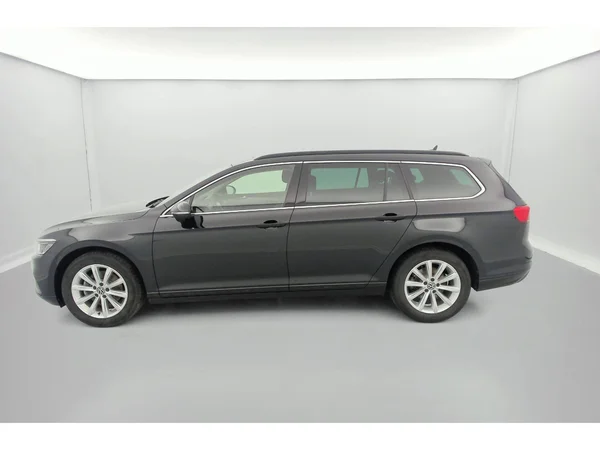 VOLKSWAGEN Passat Variant (2024) — foto 31 van 35