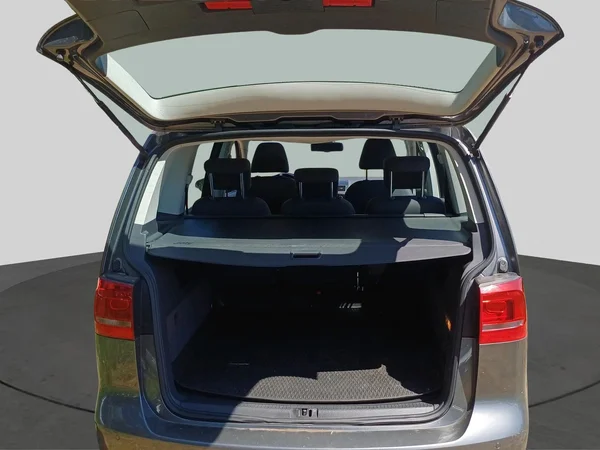 Volkswagen Touran (2012) — foto 14 van 16