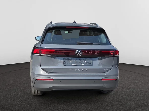 VOLKSWAGEN Tiguan (2026) — foto 14 van 19