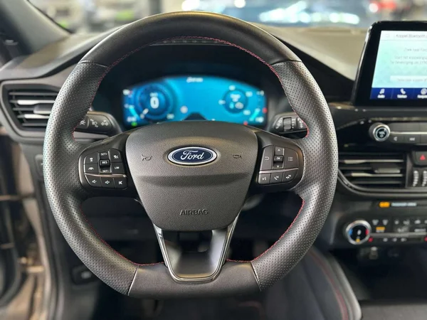 Ford Kuga (2023) — foto 9 van 19