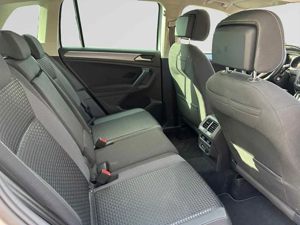 VOLKSWAGEN Tiguan (2021) — foto 11 van 24