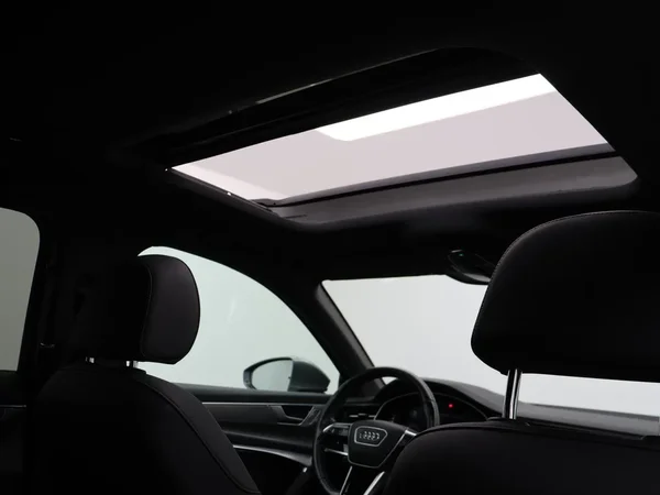 Audi A6 (2019) — foto 2 van 29