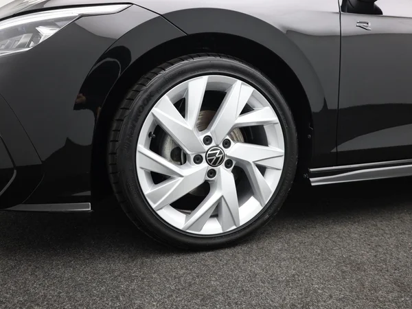 VOLKSWAGEN Golf VIII (2025) — foto 3 van 22