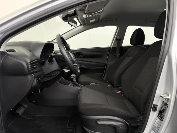 HYUNDAI i20 (2022) — foto 2 van 25