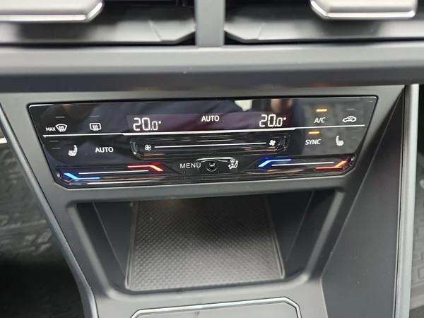 VOLKSWAGEN Polo (2024) — foto 26 van 32