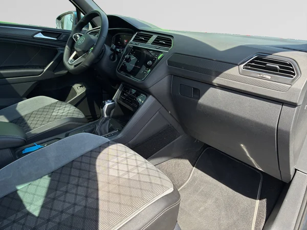 VOLKSWAGEN Tiguan (2022) — foto 3 van 24