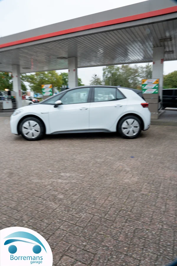 Volkswagen ID3 (2022) — foto 2 van 48