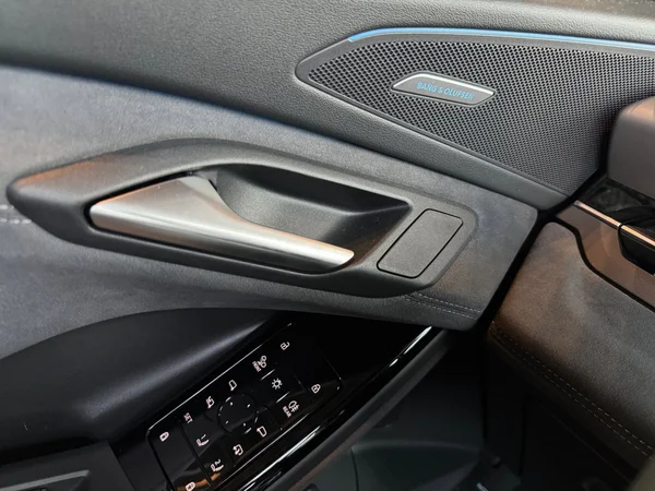AUDI SQ6 e-tron (2026) — foto 13 van 23