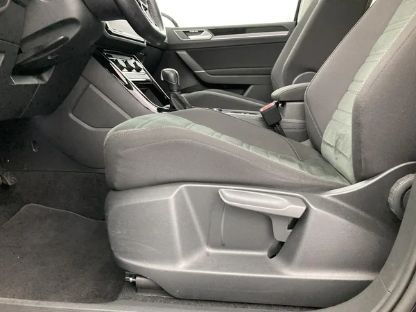 VOLKSWAGEN Touran (2020) — foto 4 van 31