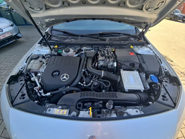 MERCEDES-BENZ A 250 (2023) — foto 3 van 24