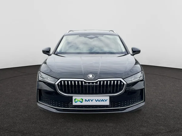 SKODA Superb Combi PHEV (2025) — foto 8 van 14