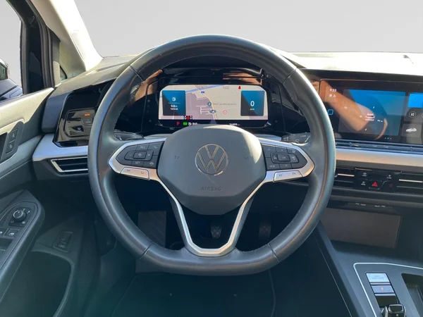 VOLKSWAGEN Golf VIII SW (2024) — foto 2 van 22