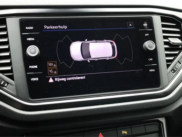 VOLKSWAGEN T-Roc (2021) — foto 9 van 17