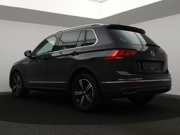 VOLKSWAGEN Tiguan (2024) — foto 26 van 28
