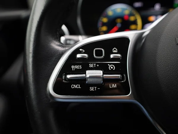 Mercedes-Benz GLC (2021) — foto 11 van 44