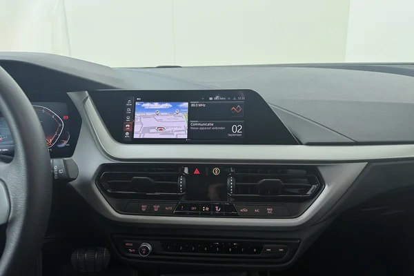 BMW 1 HATCH (2024) — foto 3 van 16