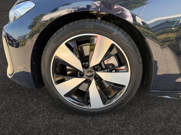 AUDI A5 Avant e-hybrid (PHEV) (2026) — foto 8 van 16