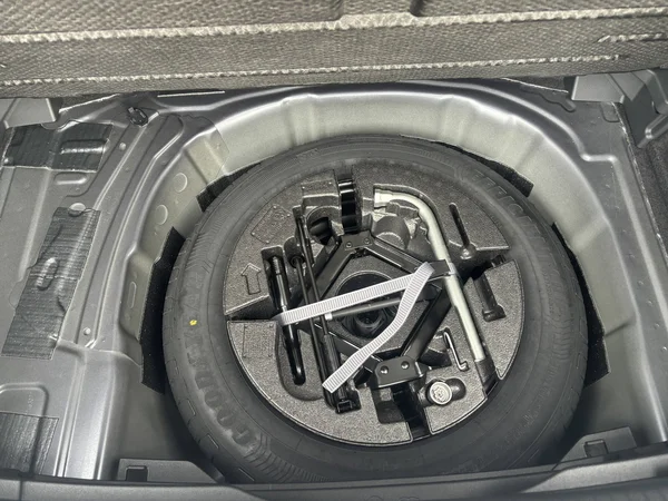 VOLKSWAGEN Polo (2024) — foto 13 van 15