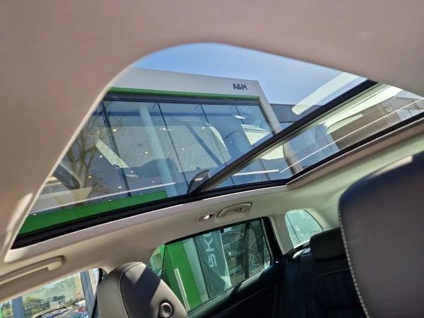 SKODA Superb Combi (2024) — foto 14 van 21