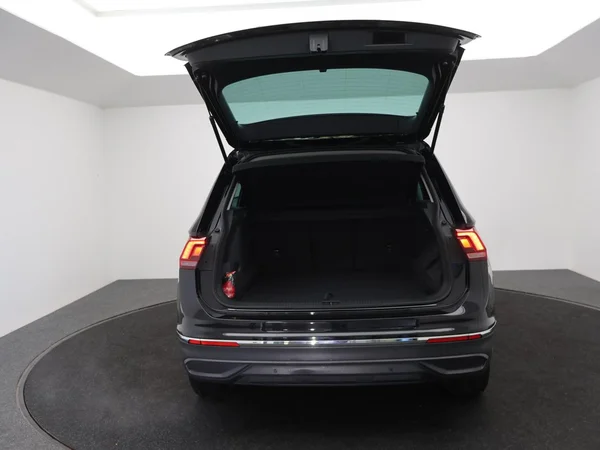 VOLKSWAGEN Tiguan eHybrid (PHEV) (2022) — foto 18 van 27