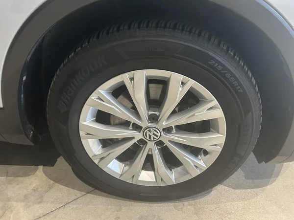 Volkswagen Tiguan (2018) — foto 6 van 19