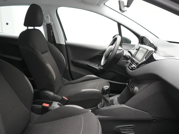 PEUGEOT 208 (2016) — foto 8 van 21