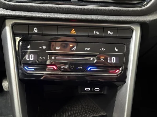 VOLKSWAGEN T-Roc (2023) — foto 8 van 25