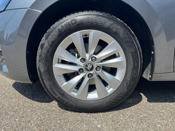 SKODA Octavia Combi (2025) — foto 13 van 21