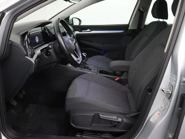 VOLKSWAGEN Golf (2020) — foto 2 van 28