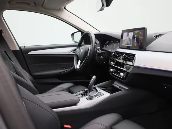 BMW 5 Reeks (2023) — foto 27 van 44