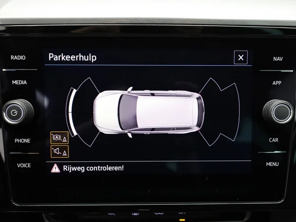 VOLKSWAGEN Passat SW (2023) — foto 18 van 18
