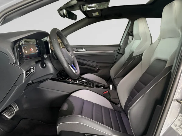 VOLKSWAGEN Golf VIII GTE (2025) — foto 13 van 24