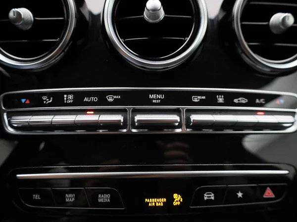 Mercedes-Benz GLC (2021) — foto 16 van 44
