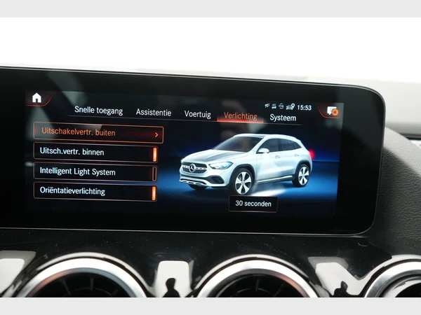 MERCEDES-BENZ GLA 180 (2021) — foto 4 van 28