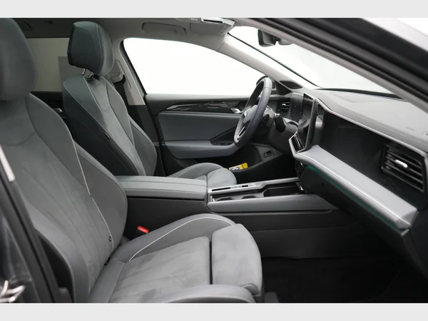 VOLKSWAGEN Passat SW (2025) — foto 30 van 33