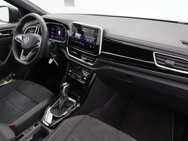 Volkswagen T-Roc (2023) — foto 2 van 28