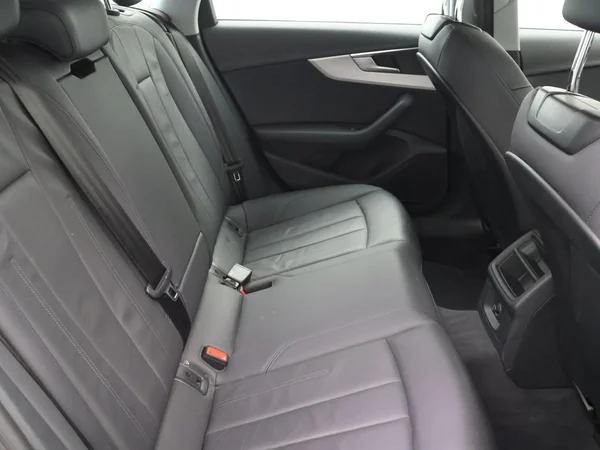 AUDI A4 Avant (2022) — foto 9 van 25