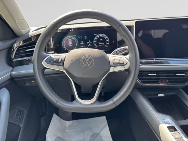 VOLKSWAGEN Passat SW (2025) — foto 15 van 25