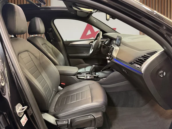 BMW X4 (2021) — foto 21 van 30
