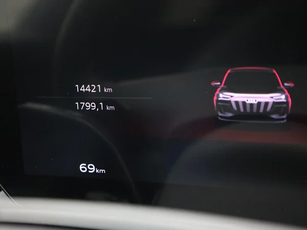 AUDI Q6 e-tron (2026) — foto 13 van 27