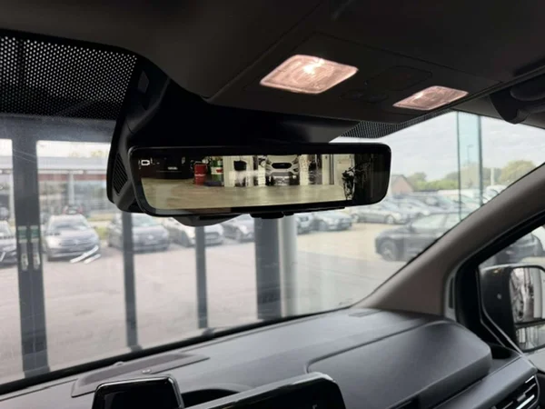 Ford Tourneo Custom — foto 11 van 24