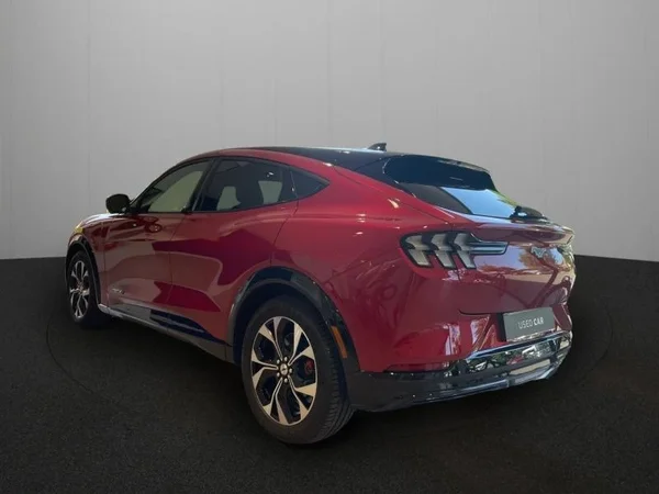 Ford Mustang Mach-E (2023) — foto 12 van 21