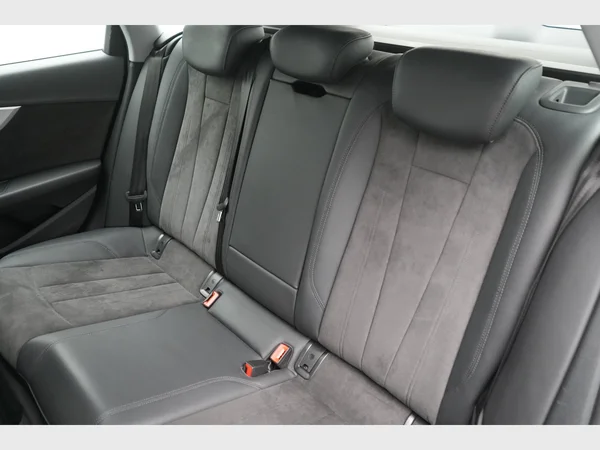 AUDI A4 Avant (2017) — foto 9 van 21