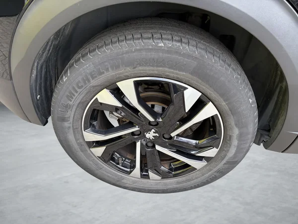 Peugeot 2008 (2021) — foto 3 van 20