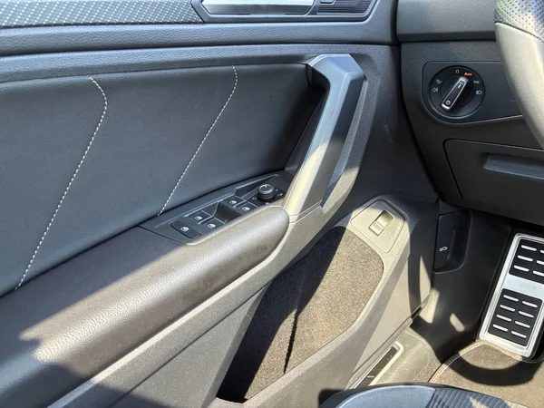 VOLKSWAGEN Tiguan (2022) — foto 8 van 24